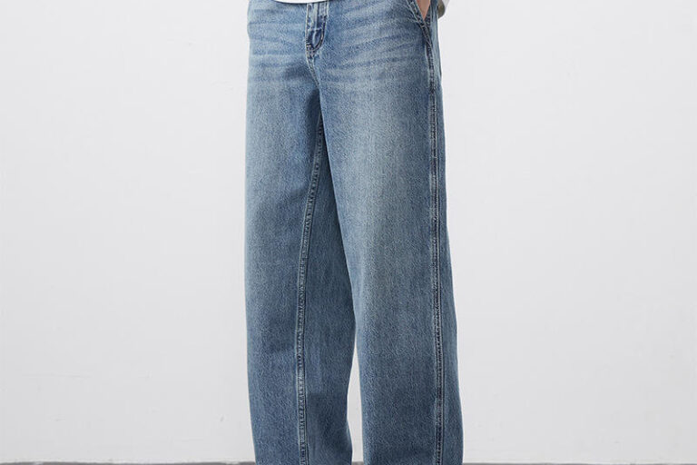 Loose straight casual men jeans with custom logo