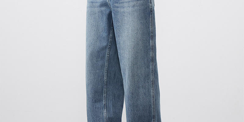 Loose straight casual men jeans with custom logo