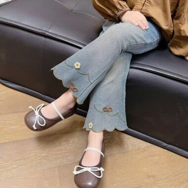 Flared girls children jeans for spring and autumn