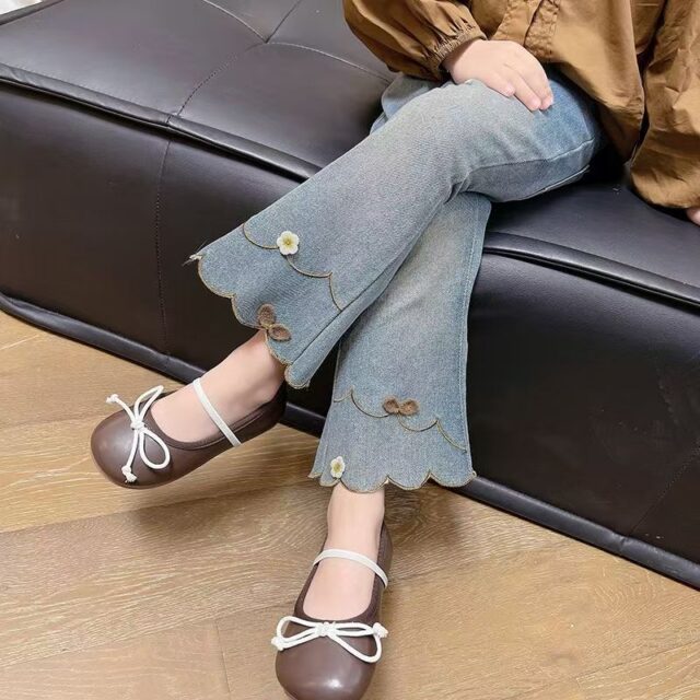 Flared girls children jeans for spring and autumn