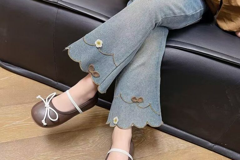 Flared girls children jeans for spring and autumn