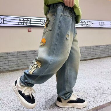 Loose cartoon boys children jeans for spring and autumn