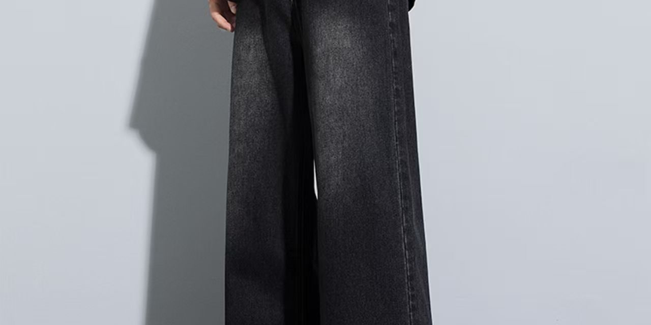 Stylish straight men jeans for spring and autumn