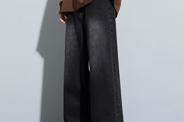 Stylish straight men jeans for spring and autumn