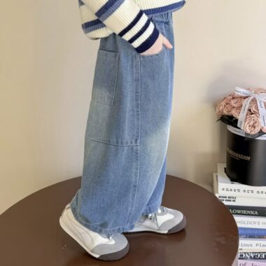 Soft wide-leg children jeans for spring and autumn wear