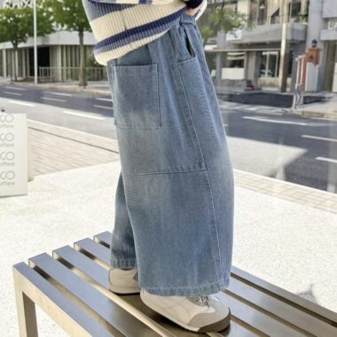 Soft wide-leg children jeans for spring and autumn wear