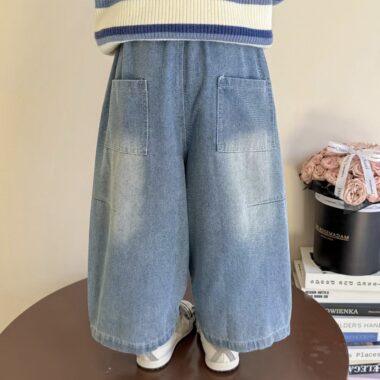 Soft wide-leg children jeans for spring and autumn wear
