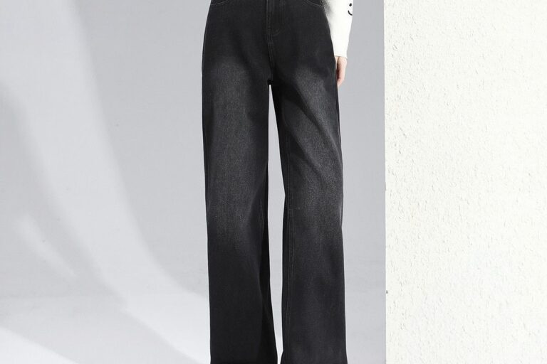 Winter fleece lined high waist black women jeans (1) Fleece lined high waist loose black women jeans